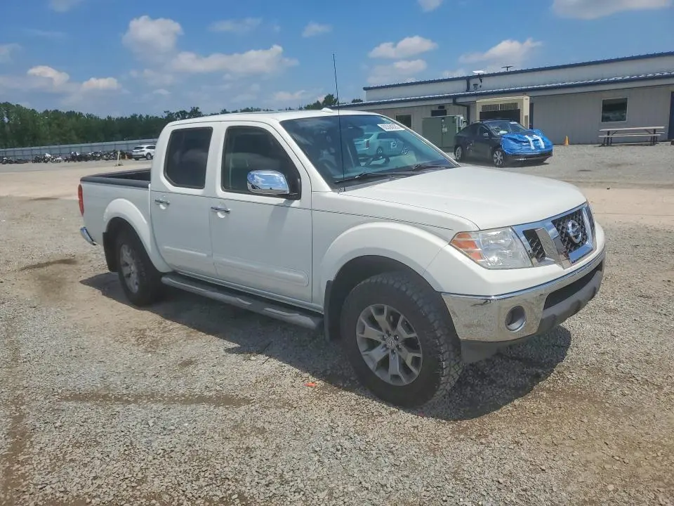 2017 NISSAN FRONTIER SL  