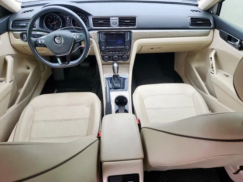 2016 VOLKSWAGEN PASSAT SE  