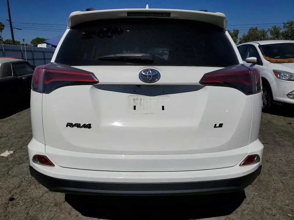 2018 TOYOTA RAV4 LE  