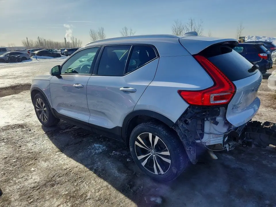 2021 VOLVO XC40 T5 MOMENTUM  