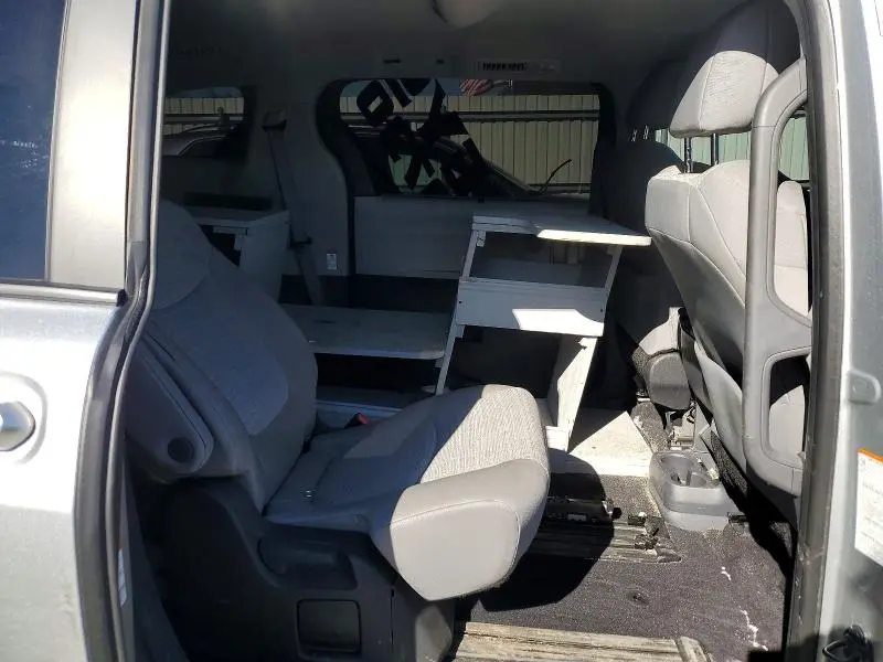 2024 TOYOTA SIENNA LE  