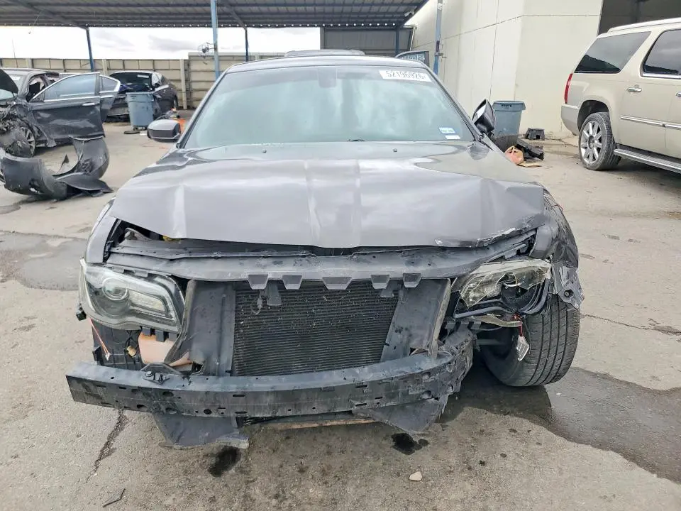 2016 CHRYSLER 300 LIMITED  