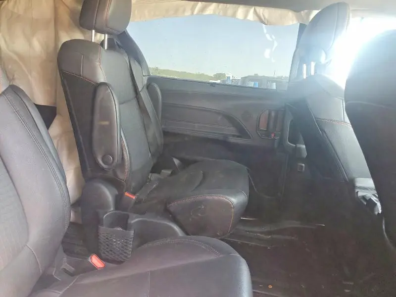 2024 TOYOTA SIENNA XSE  