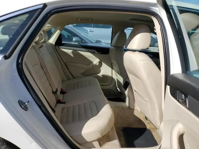 2015 VOLKSWAGEN PASSAT SE  