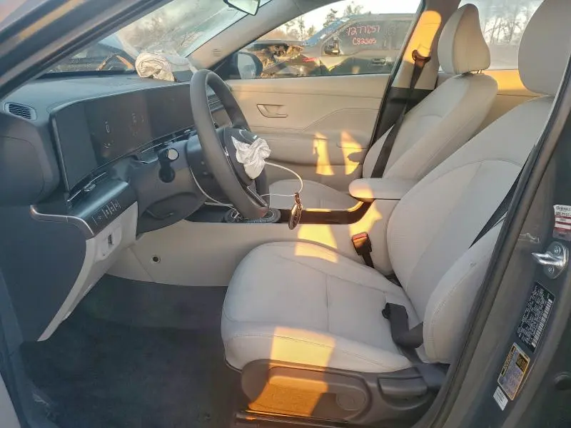 2025 HYUNDAI KONA SE  