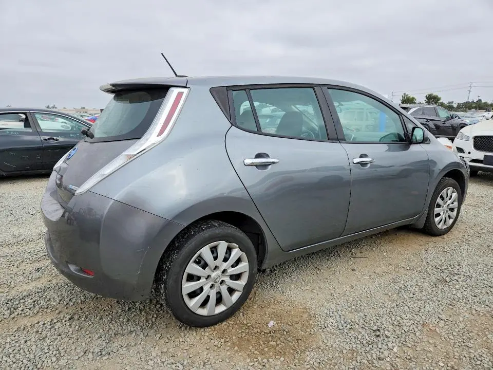 2015 NISSAN LEAF S  