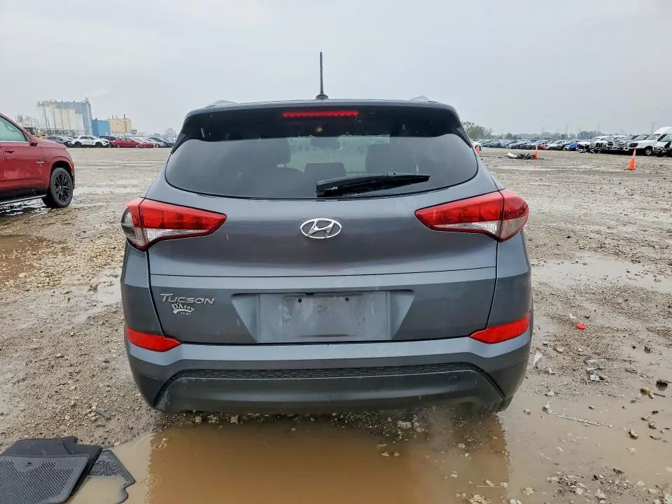 2017 HYUNDAI TUCSON SE  