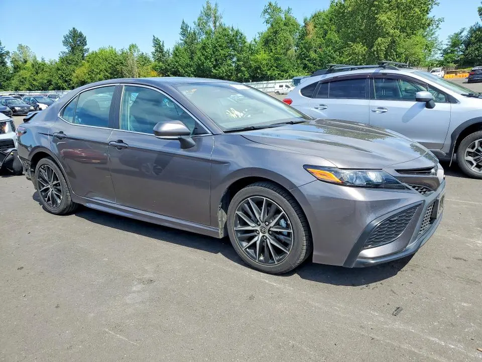 2022 TOYOTA CAMRY SE  