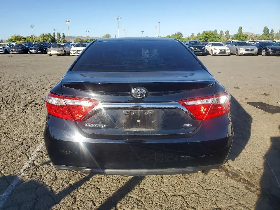 2015 TOYOTA CAMRY SE  