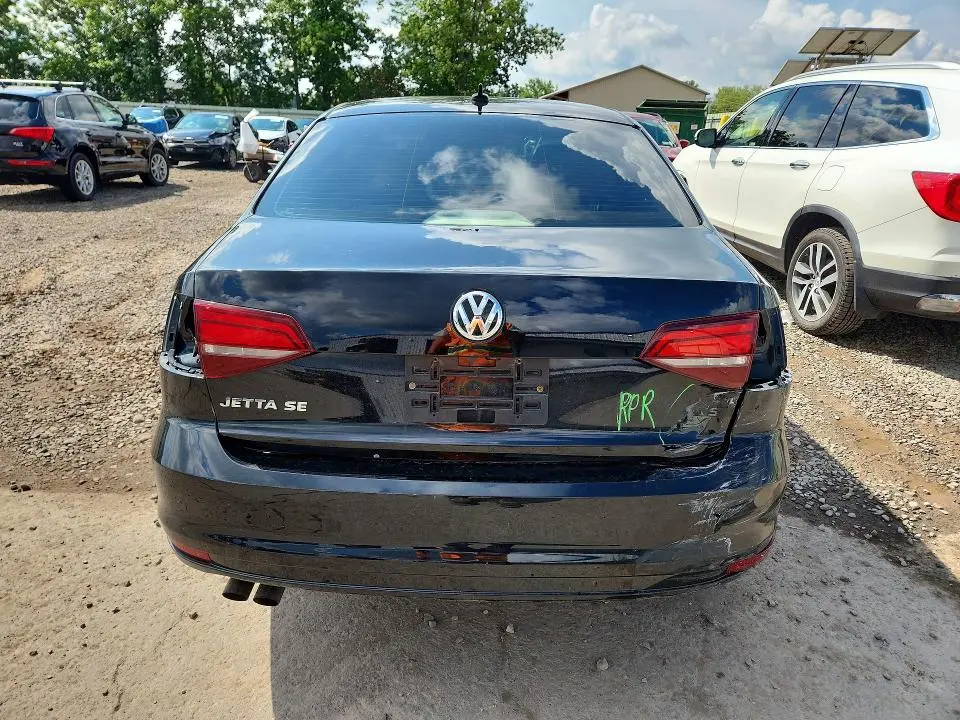 2016 VOLKSWAGEN JETTA SE  