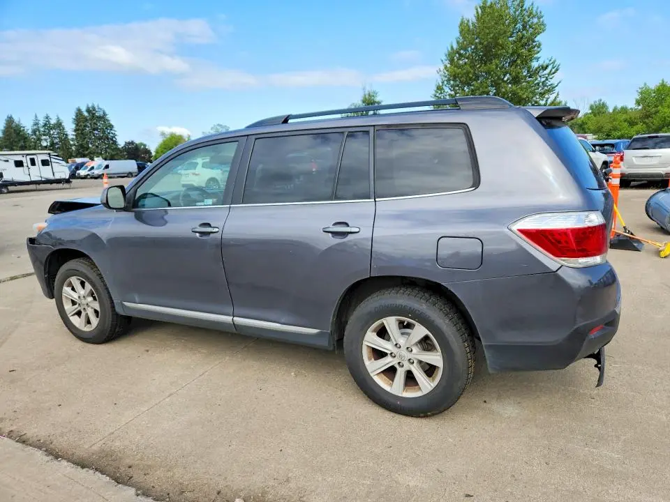2013 TOYOTA HIGHLANDER SE  
