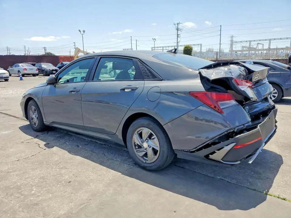2025 HYUNDAI ELANTRA SE  