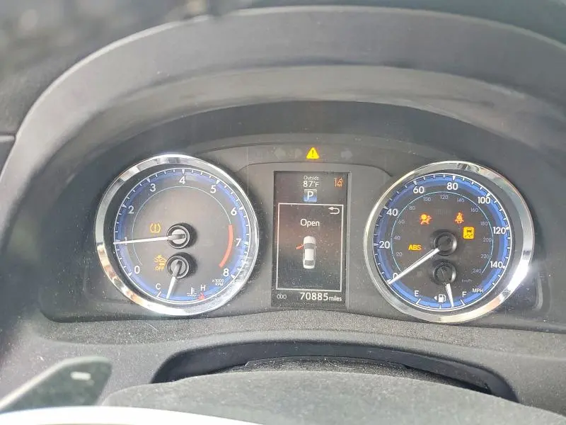 2018 TOYOTA COROLLA SE  