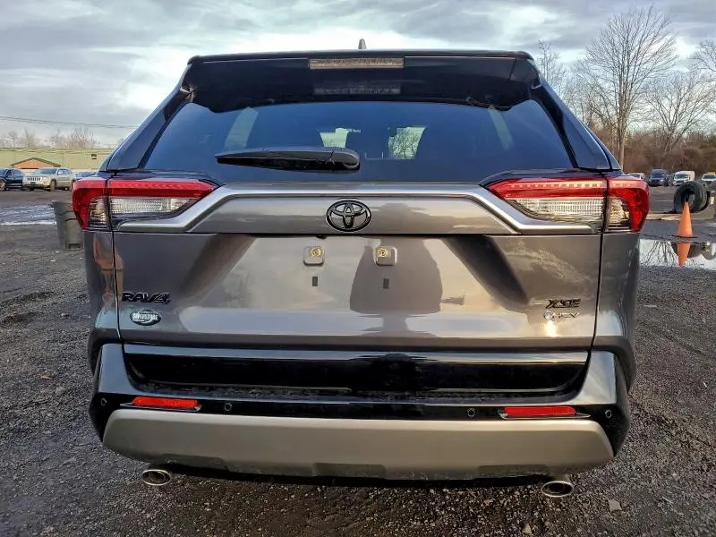 2025 TOYOTA RAV4 XSE  