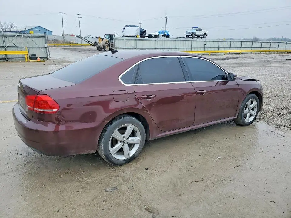 2013 VOLKSWAGEN PASSAT SE  