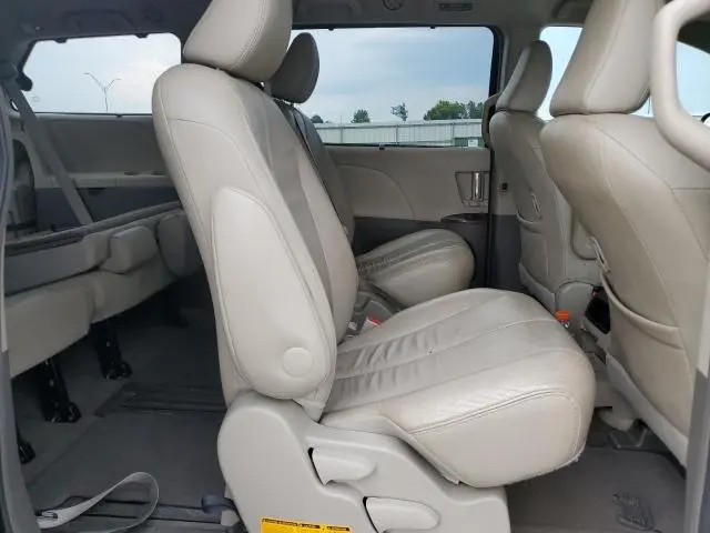 2013 TOYOTA SIENNA XLE  
