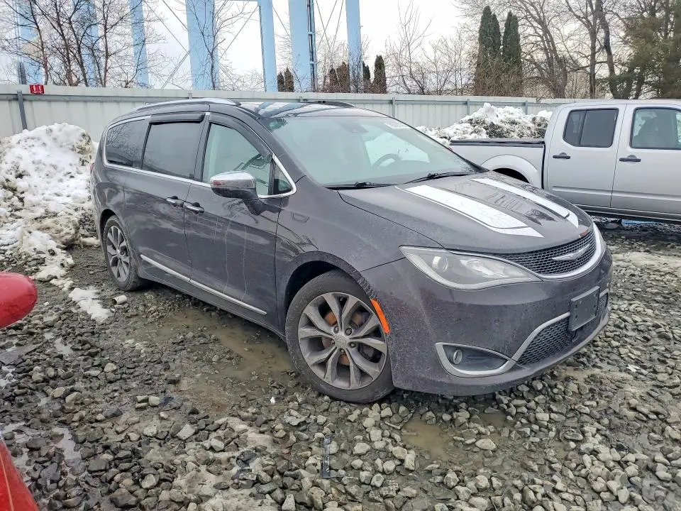 2017 CHRYSLER PACIFICA LIMITED  