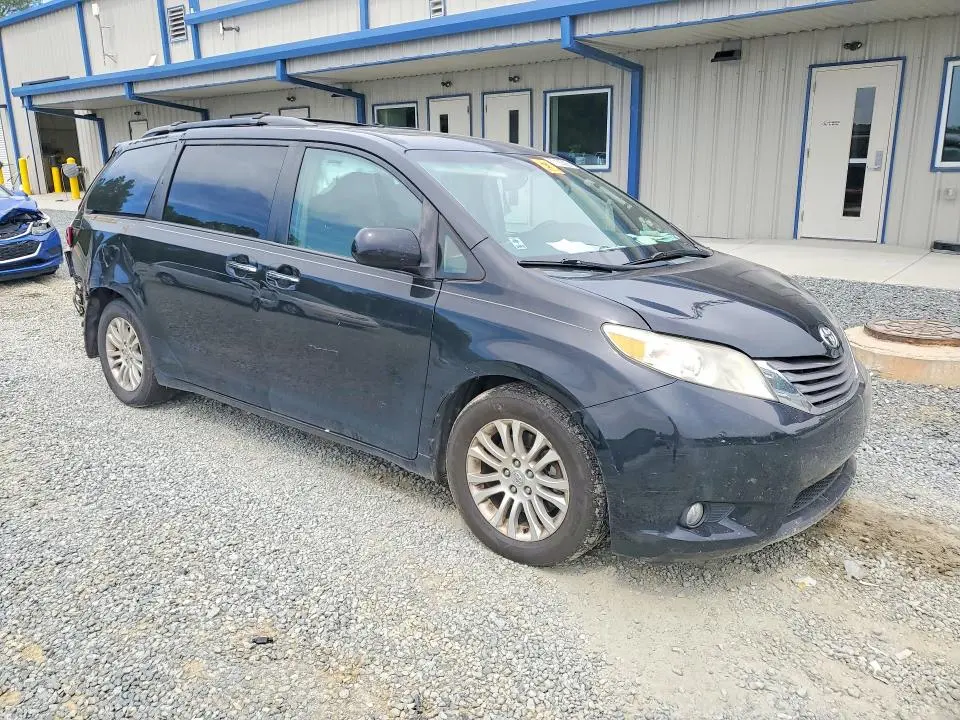 2015 TOYOTA SIENNA XLE 8-PASSENGER  