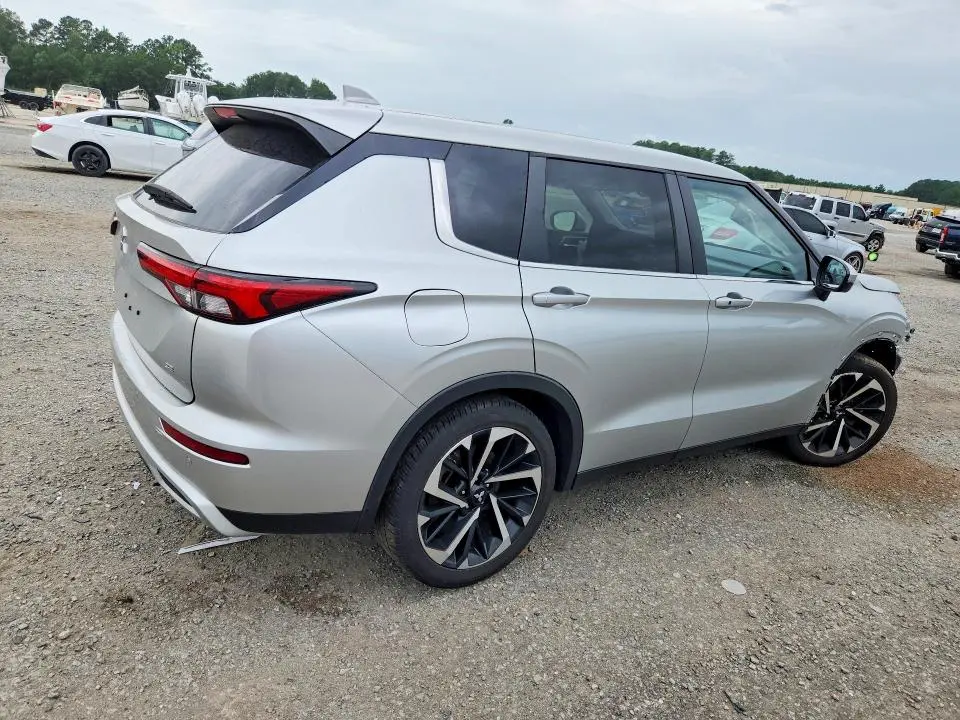 2024 MITSUBISHI OUTLANDER SE  