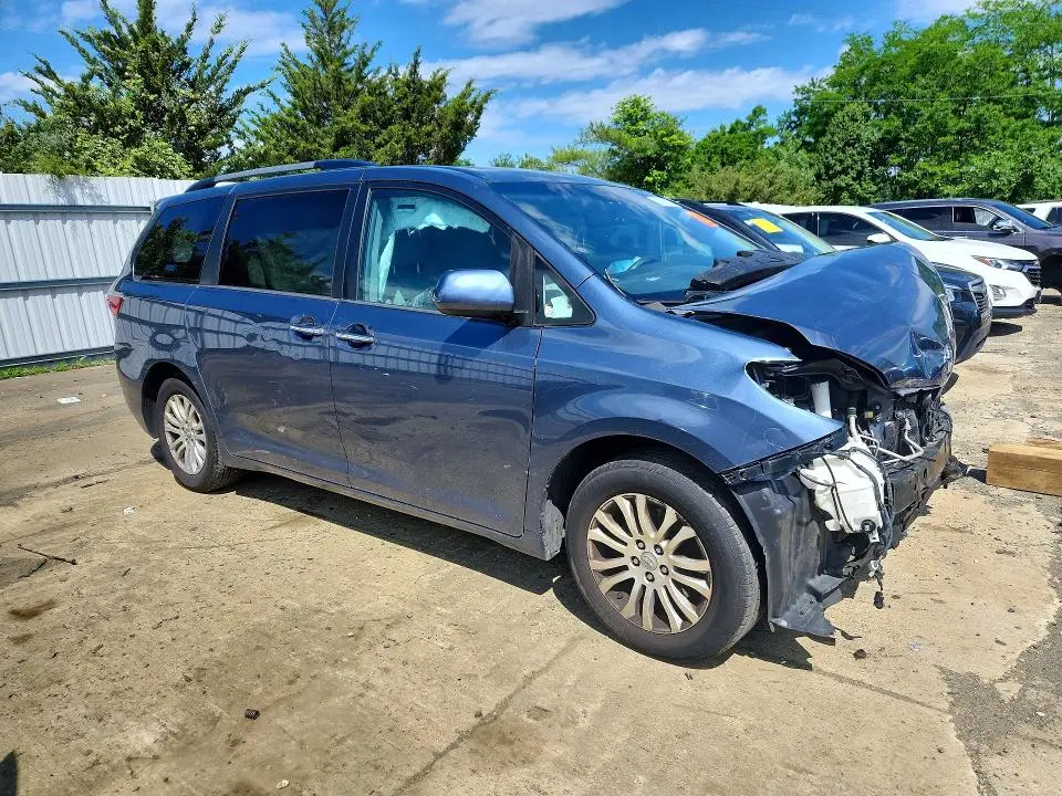 2017 TOYOTA SIENNA XLE 8-PASSENGER  