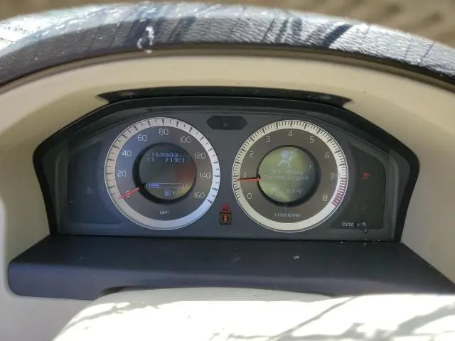 2010 VOLVO XC70 3.2  