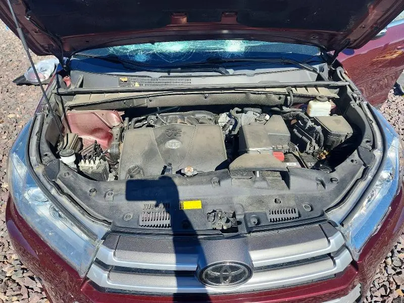 2019 TOYOTA HIGHLANDER XLE  
