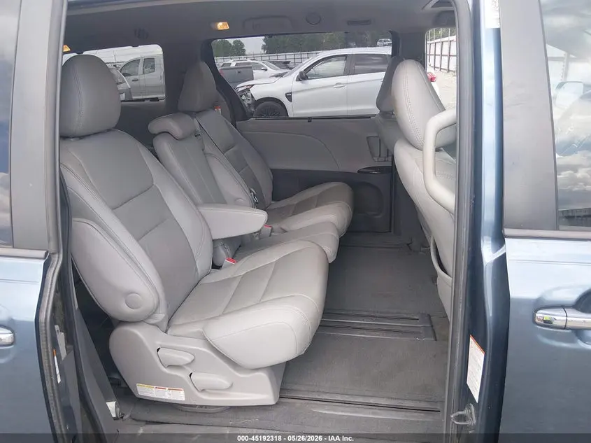 2015 TOYOTA SIENNA XLE 8 PASSENGER