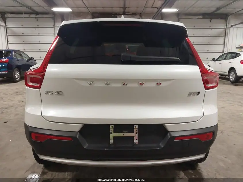 2024 VOLVO XC40 B5 ULTIMATE BRIGHT THEME