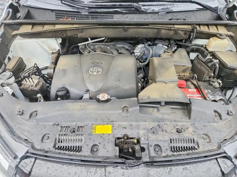 2018 TOYOTA HIGHLANDER SE  