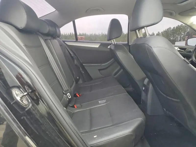 2013 VOLKSWAGEN JETTA SE  