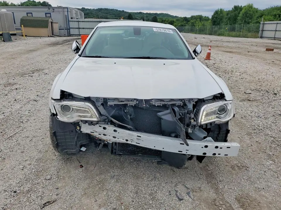 2019 CHRYSLER 300 LIMITED  