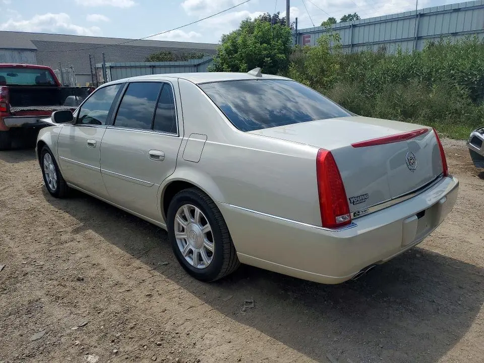 2011 CADILLAC DTS   