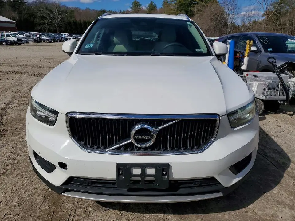 2020 VOLVO XC40 T4 MOMENTUM  