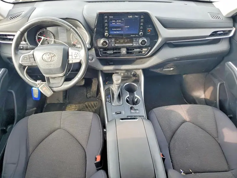 2022 TOYOTA HIGHLANDER LE  