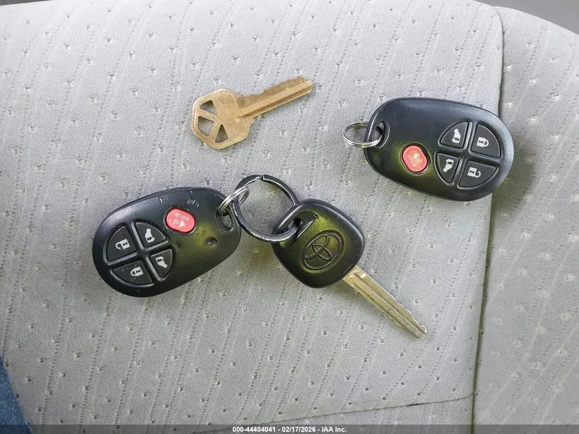 2019 TOYOTA SIENNA LE 8 PASSENGER