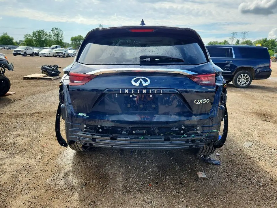 2022 INFINITI QX50 LUXE  