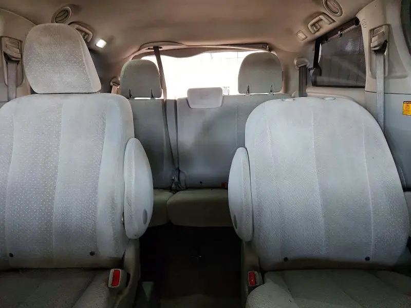 2013 TOYOTA SIENNA LE  