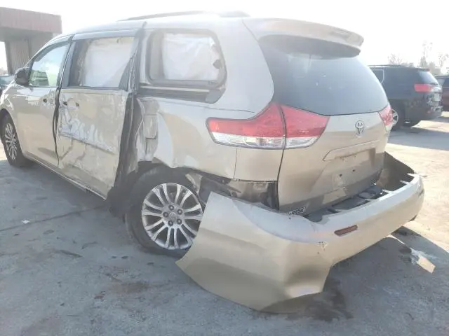 2011 TOYOTA SIENNA XLE