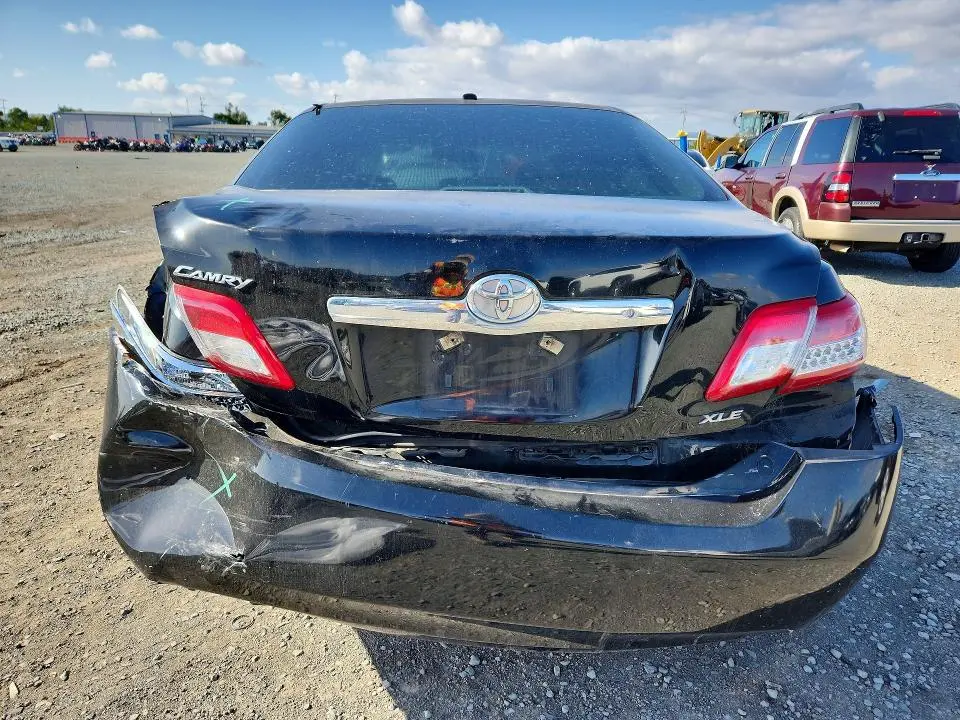 2011 TOYOTA CAMRY XLE  
