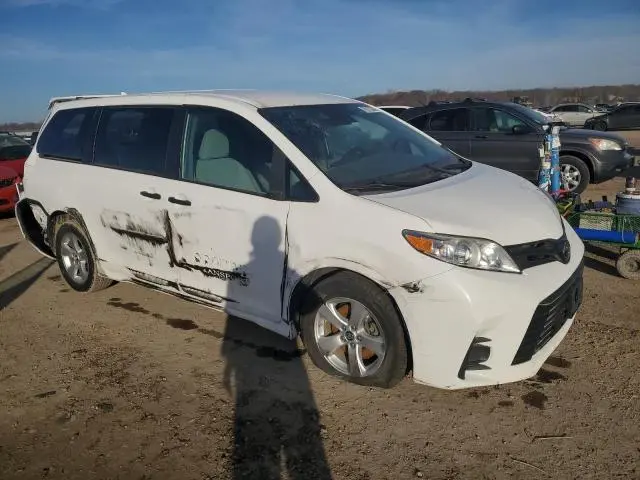 2019 TOYOTA SIENNA   