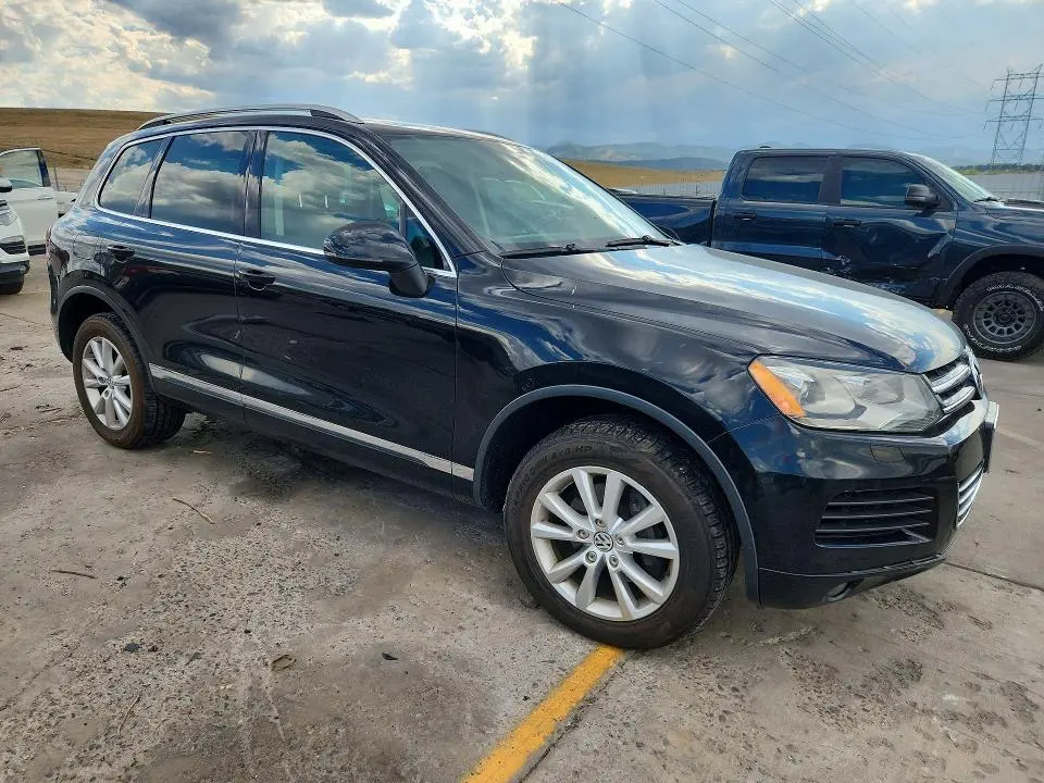 2013 VOLKSWAGEN TOUAREG V6  