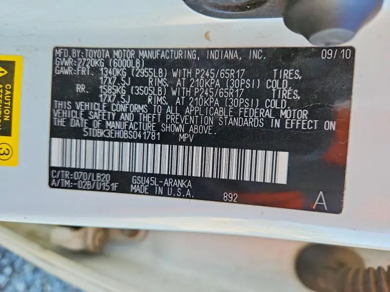 2011 TOYOTA HIGHLANDER SE  