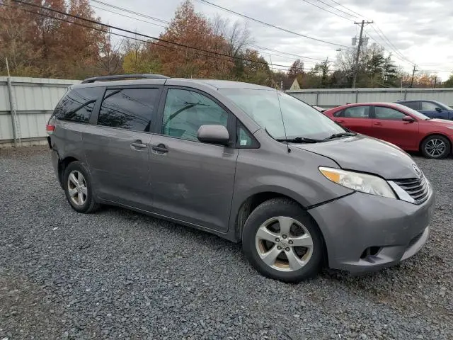 2014 TOYOTA SIENNA LE  