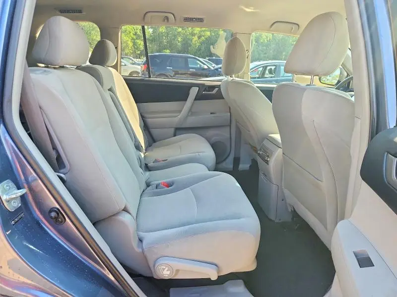 2013 TOYOTA HIGHLANDER PLUS  