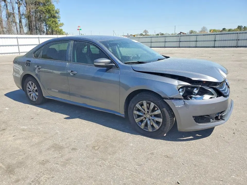 2013 VOLKSWAGEN PASSAT S  