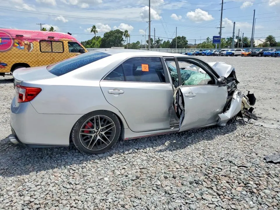 2014 TOYOTA CAMRY SE  