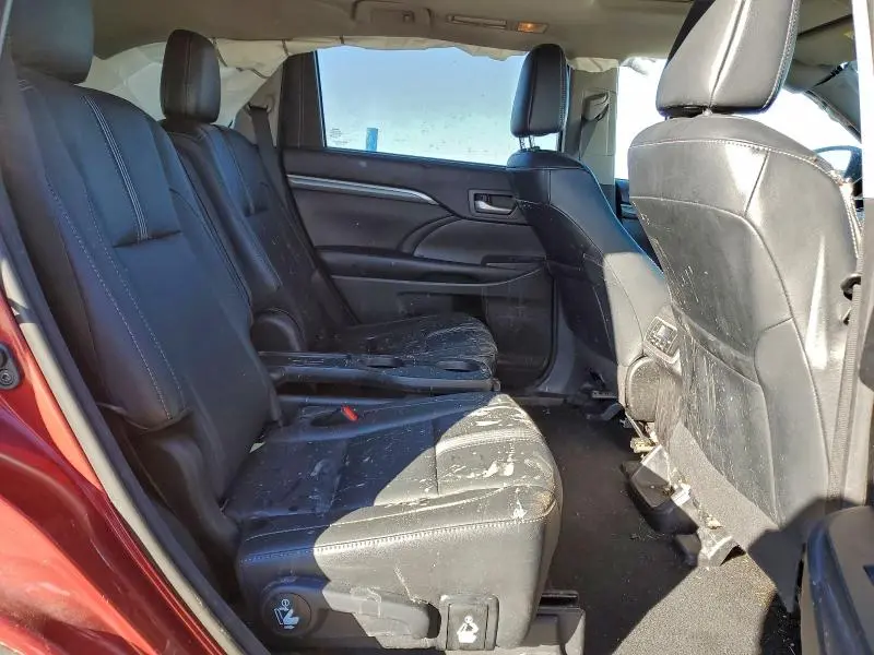 2018 TOYOTA HIGHLANDER SE  