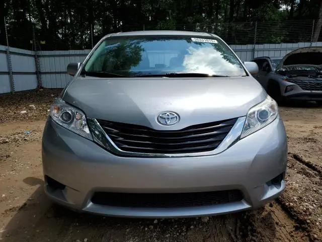 2017 TOYOTA SIENNA LE