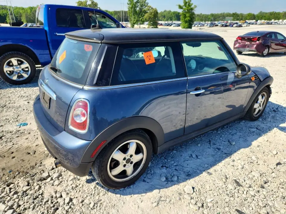 2011 MINI COOPER   