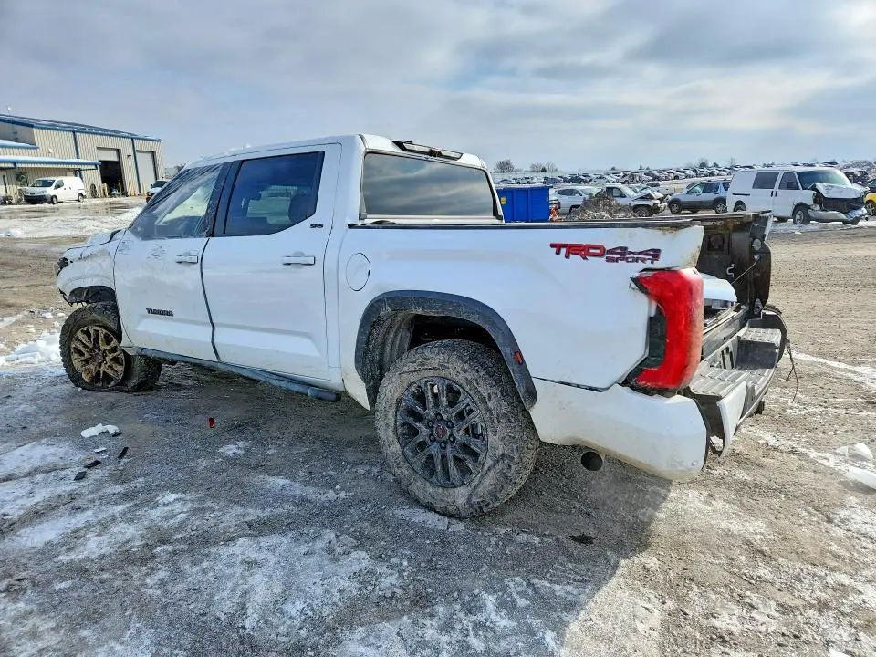 2024 TOYOTA TUNDRA CREWMAX SR  
